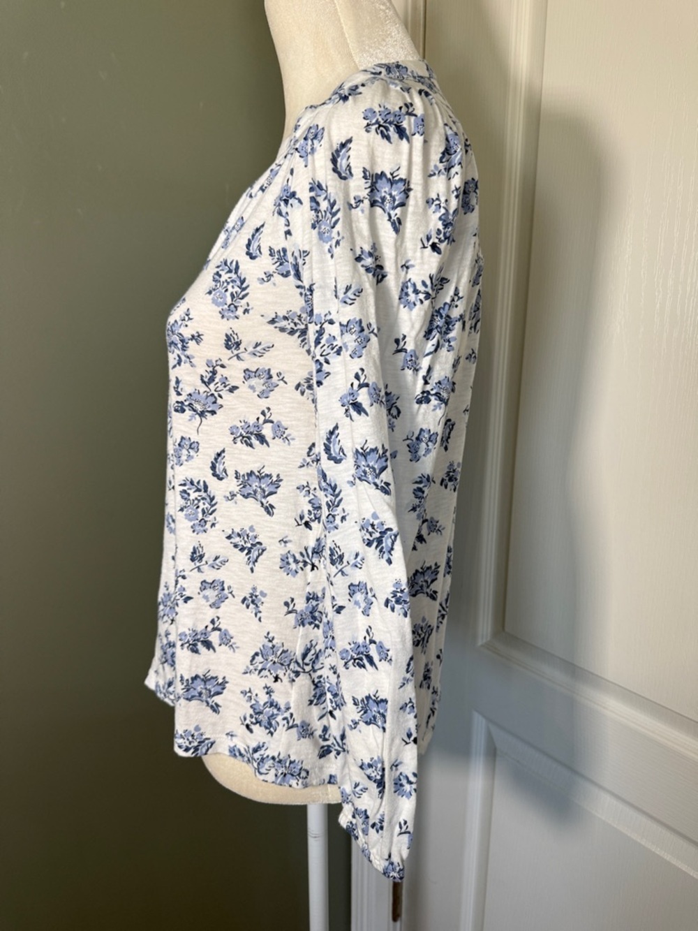 Lucky Brand Blue Floral Henley Top Soft Boho Long Sleeve Size XS - Picture 4 of 10